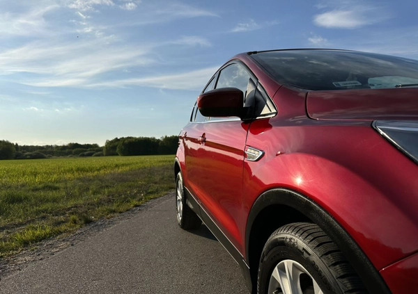 Ford Escape cena 74700 przebieg: 47000, rok produkcji 2019 z Trzebiatów małe 277